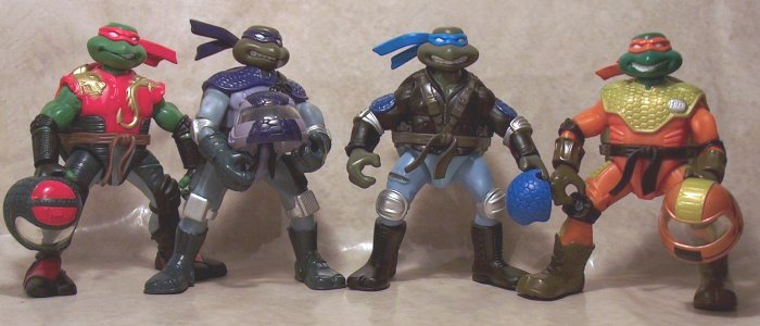 Combat Cruiser figures with helmets