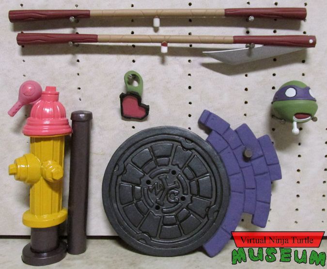 Revoltech Dontello's accessories